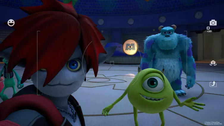 Sora, transformé en monstre, prend la pose avec Bob et Sulli